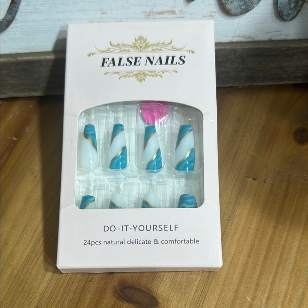 NWT Vibrant Blue and gold Press-On Nails Set with Easy Application